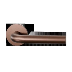 Deurkrukset Entree L-model op rond rozet Ø53mm Bronze blend